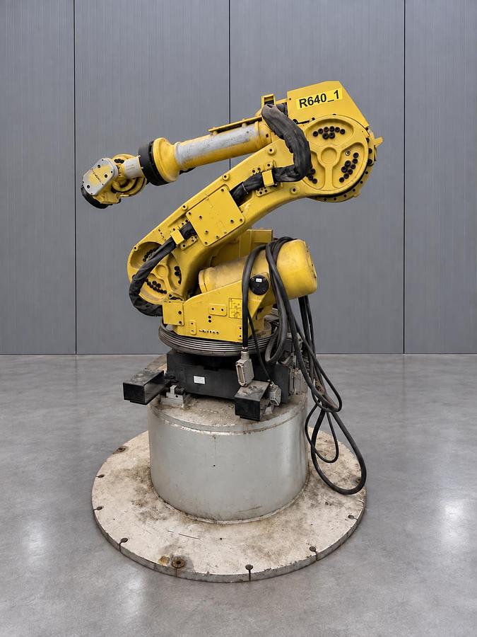 Used FANUC R-2000iA / 210F Robot 210kg R-J3iB Controller Teach Pendant 2650mm