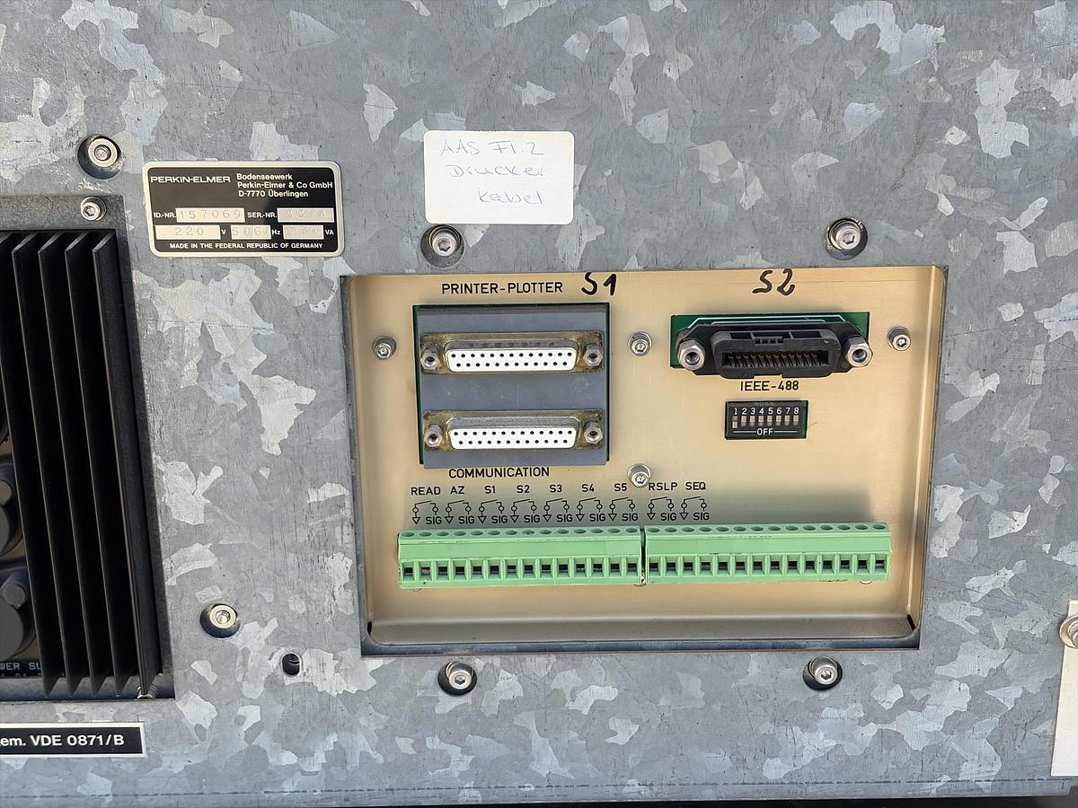 Used 2x SET Perkin-Elmer 1100 HPLC System with Autosampler and Accessories