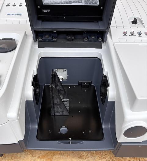 Used Thermo Scientific Nicolet 6700 FT-IR with Mikroscope Continuµm