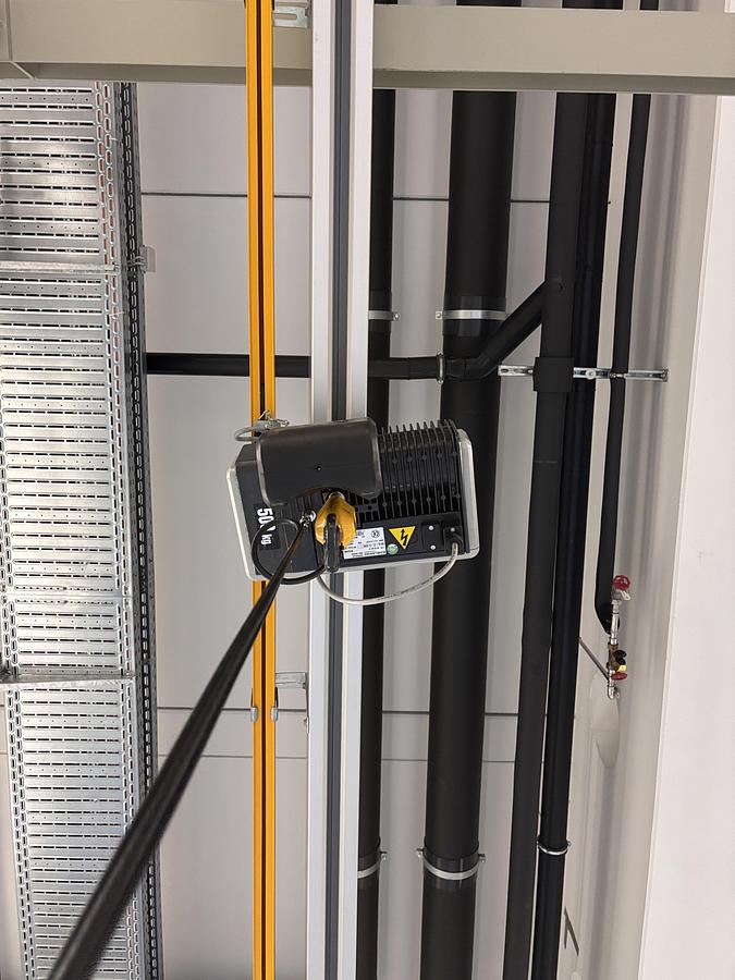 Used Konecranes Crane System 500 kg – 18 m Runway, 4 m Height – complete rails/free-standing frame