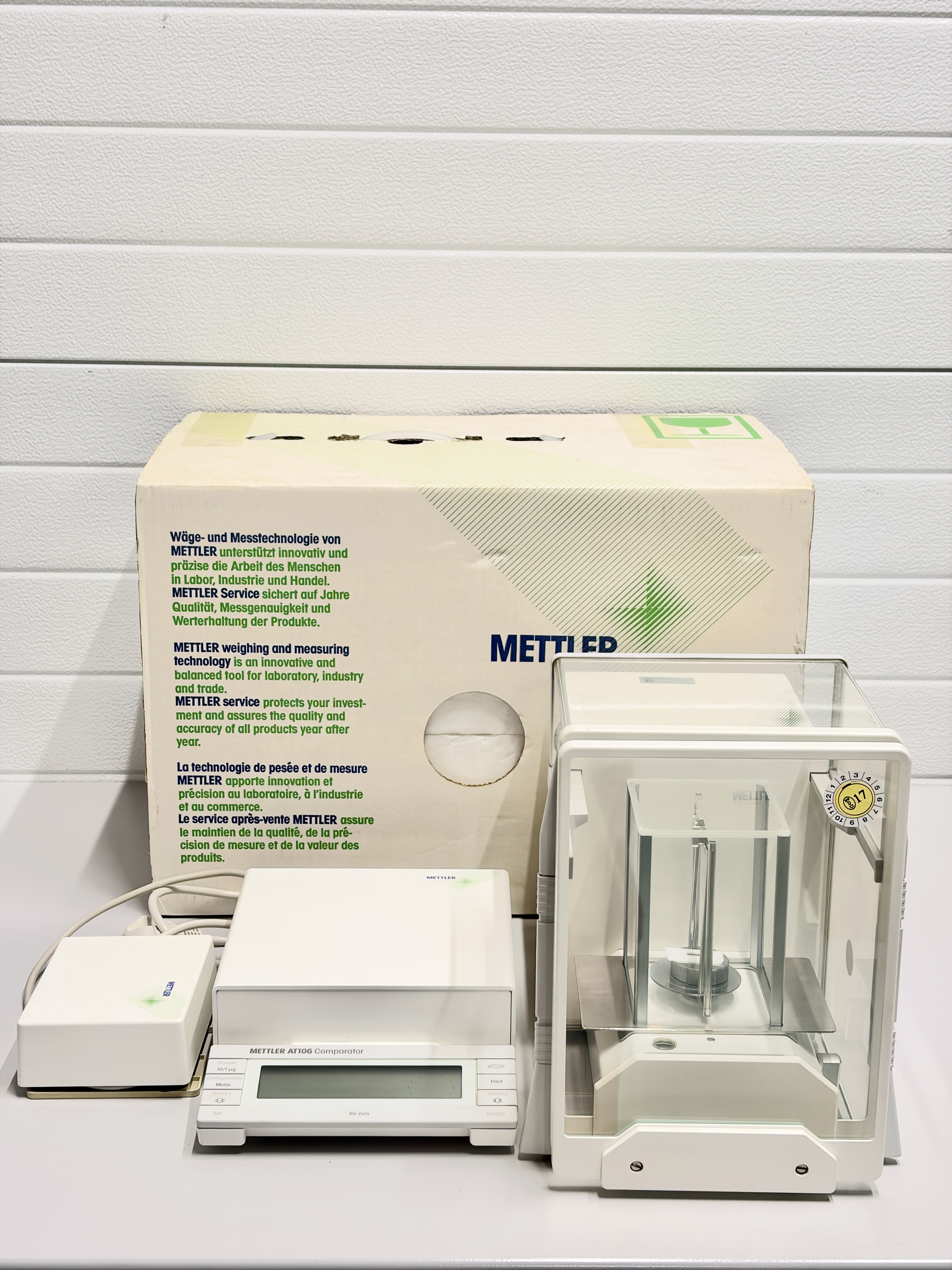 Used Mettler Toledo AT106 Mass Comparator / Precision Microbalance – 111 g / 1 µg