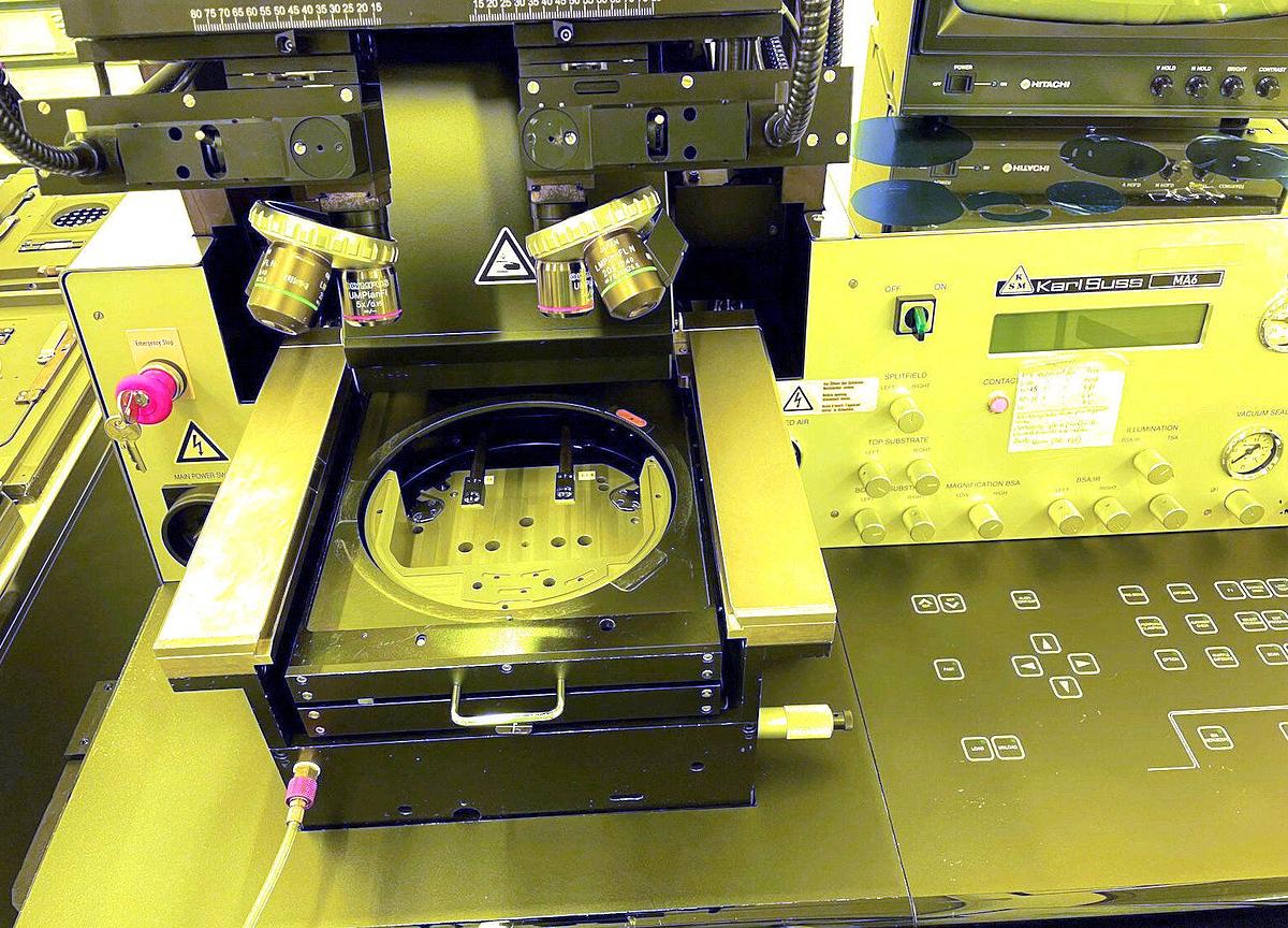 Used Karl SUSS MicroTec MA6 , Mask Aligner 