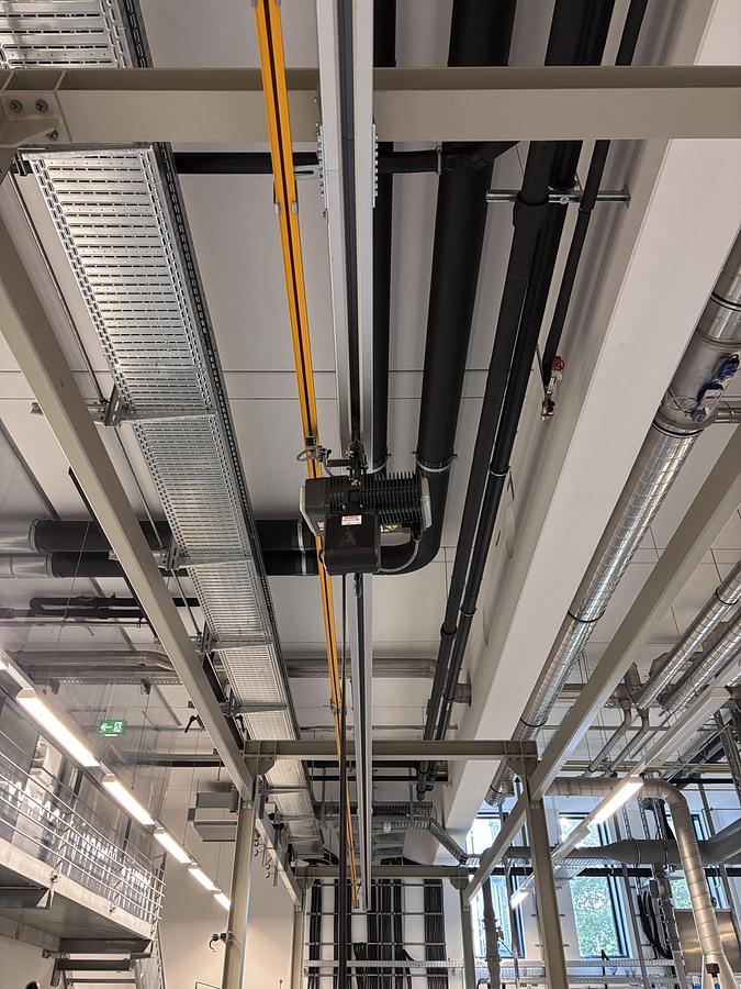 Used Konecranes Crane System 500 kg – 18 m Runway, 4 m Height – complete rails/free-standing frame