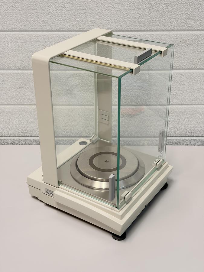 Used Sartorius CC2001 Mass Comparator – 2505 g / 0.1 mg – Precision Metrology Balance