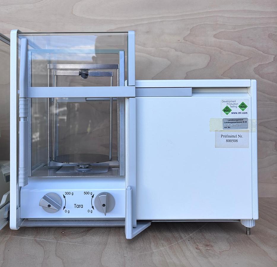 Used Mettler Toledo AT1005 Mass Comparator 1109 g 0.01 mg , Defective