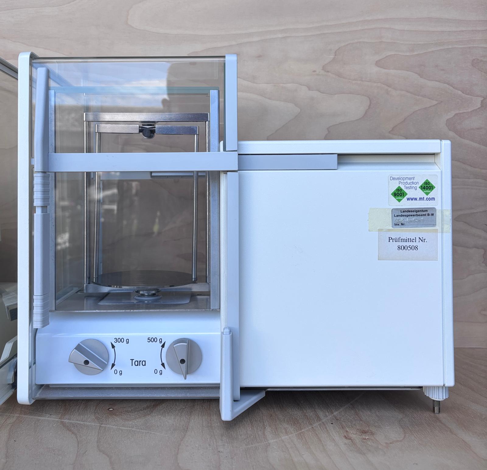 Used Mettler Toledo AT1005 Mass Comparator 1109 g 0.01 mg , Defective