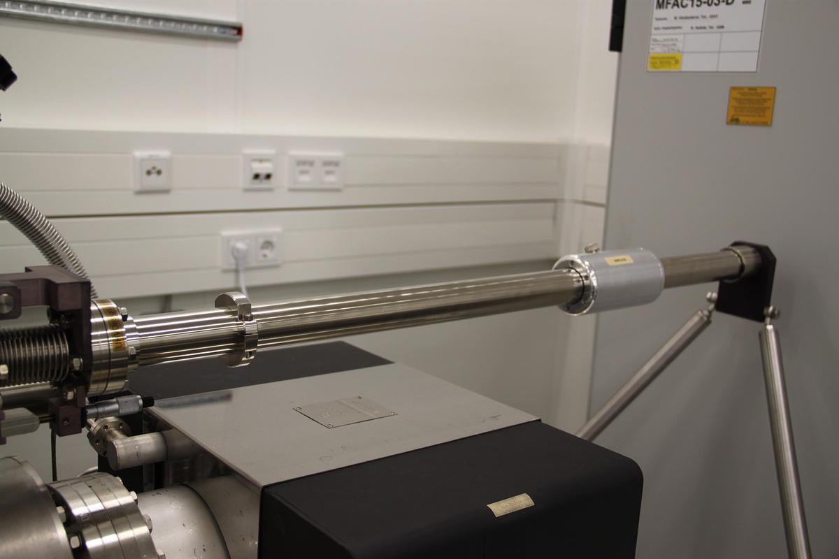 Used Scienta Omicron , Omicron Nanotechnologie UHV MBE Multiprobe System EBVM 200
