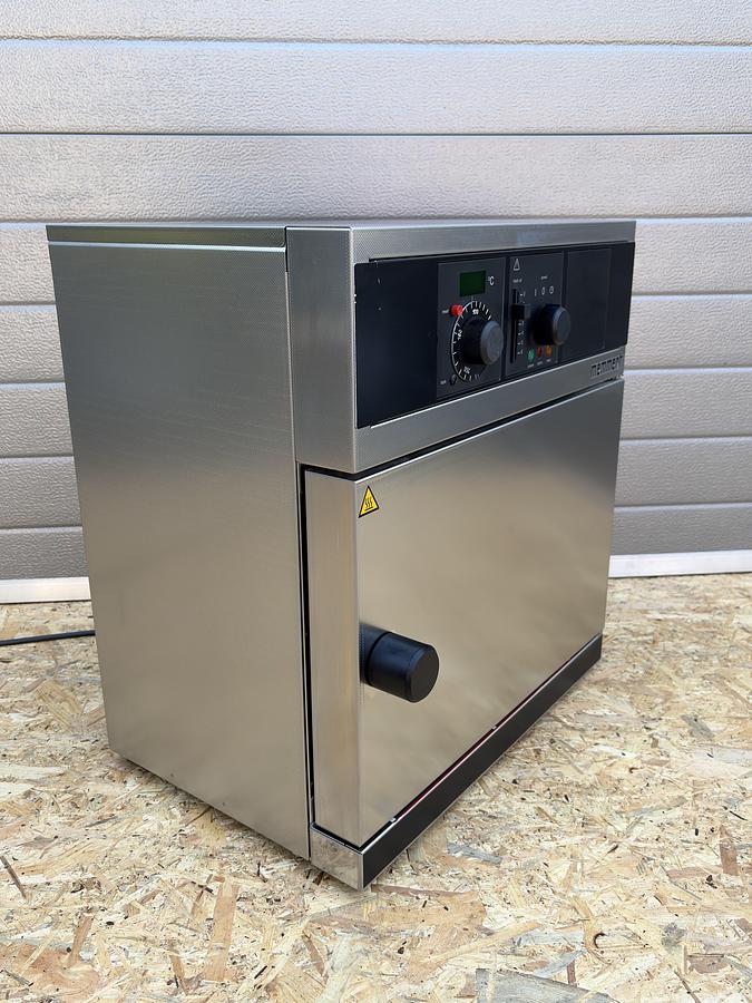 Used Memmert UM 100 Universal Laboratory Oven 230V 600W