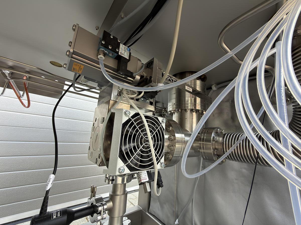 Used Scienta Omicron / MBE-Komponenten UHV MBE Multiprobe E-Beam Evaporation System – EBVM200, GENIUS, HABS, SH150, StarCell, TMU201