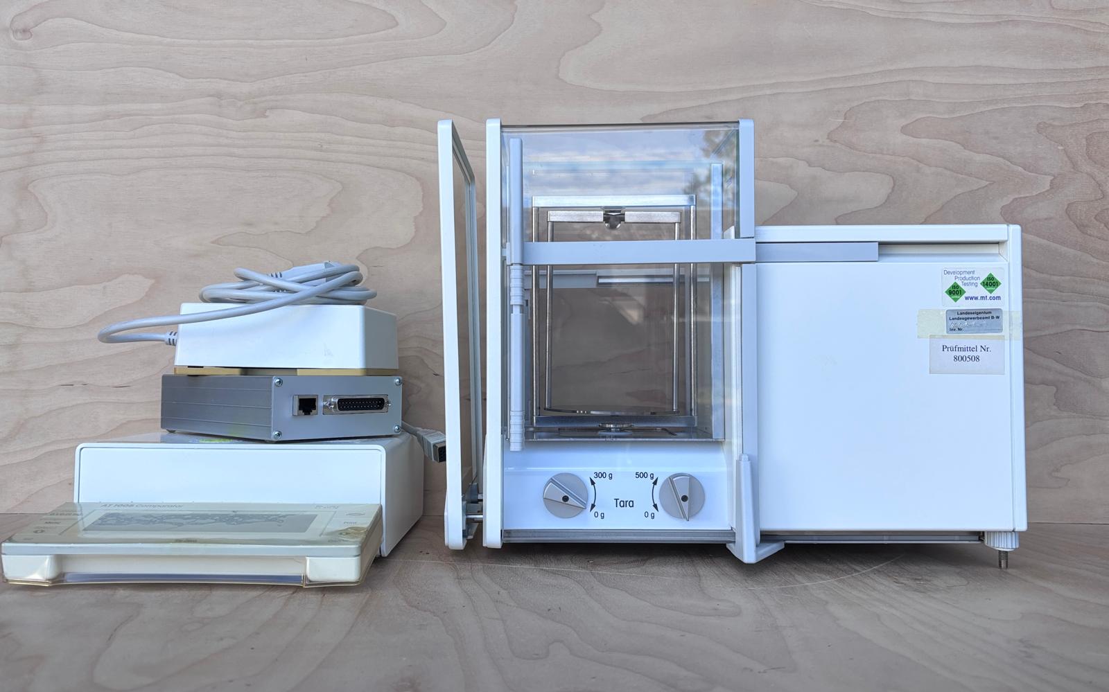 Used Mettler Toledo AT1005 Mass Comparator 1109 g 0.01 mg , Defective