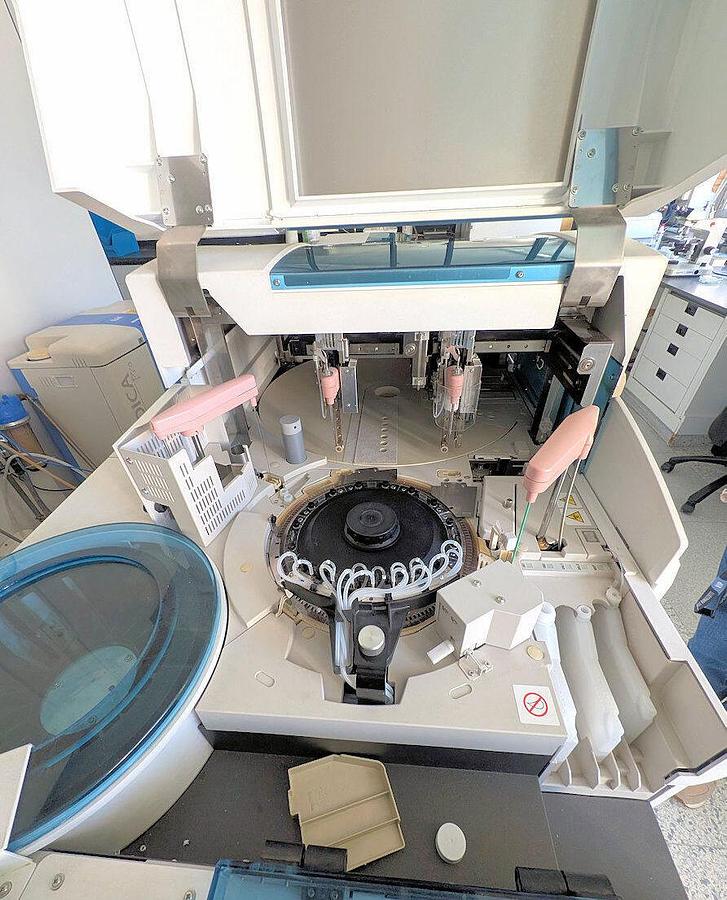 Used Roche Cobas 6000 with c501 + e601 Modules and ELGA MEDICA Pro Purification System
