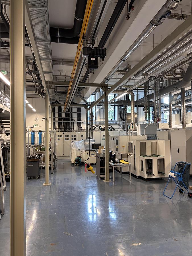 Used Konecranes Crane System 500 kg – 18 m Runway, 4 m Height – complete rails/free-standing frame