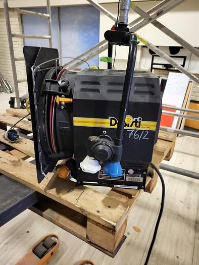 Used 10 x ARRI TLH 904 Studio ceiling telescopic hanger incl. Desisti Leonardo Spotlight