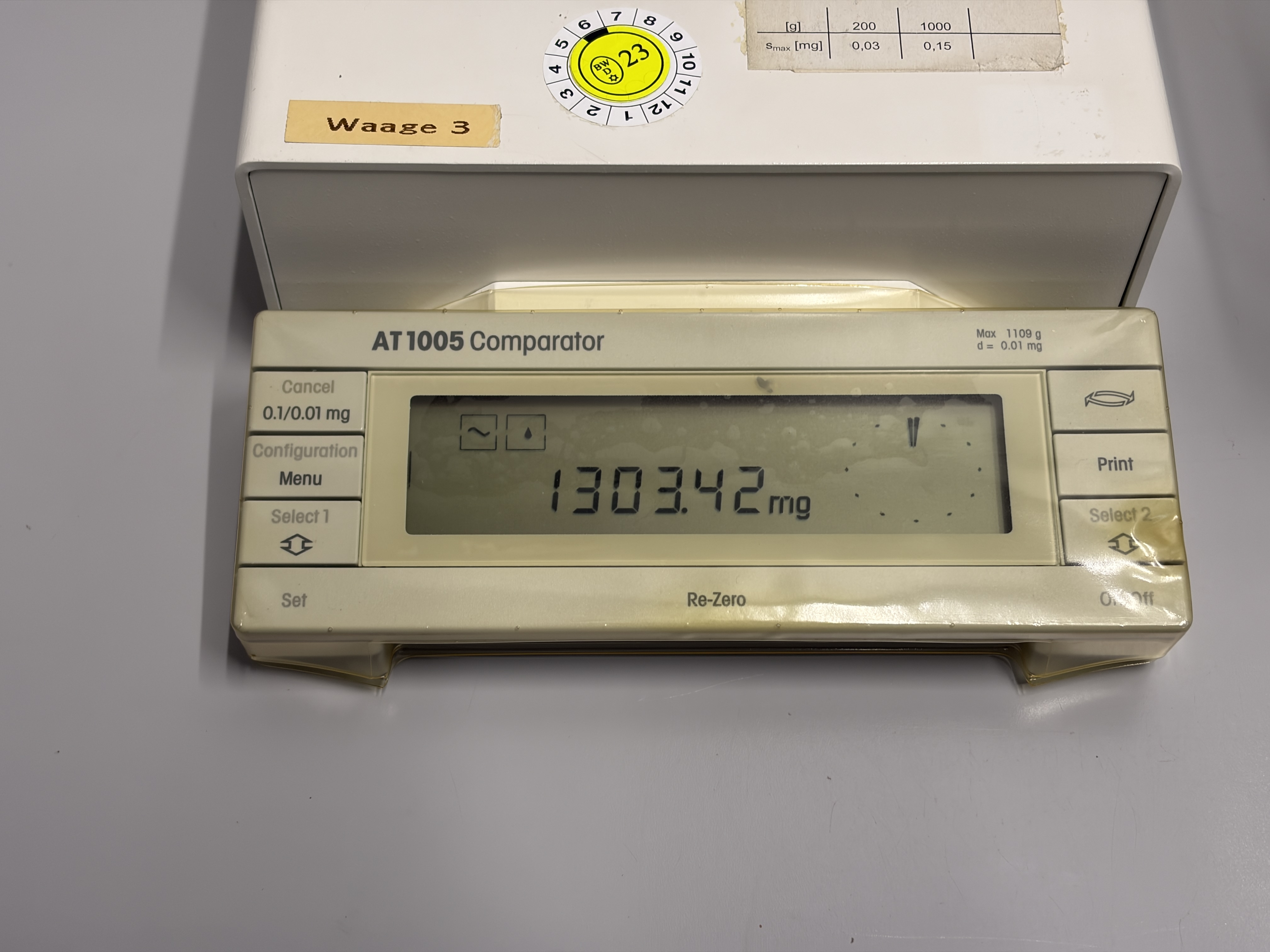 Used Mettler Toledo AT1005 Mass Comparator 1109 g 0.01 mg , Defective