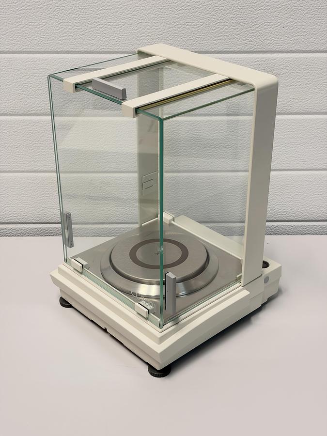 Used Sartorius CC2001 Mass Comparator – 2505 g / 0.1 mg – Precision Metrology Balance