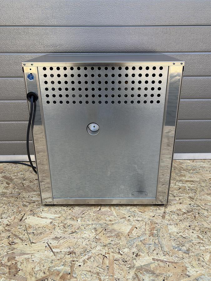 Used Memmert UM 100 Universal Laboratory Oven 230V 600W