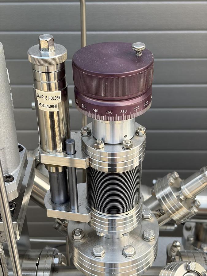 Used Scienta Omicron / MBE-Komponenten UHV MBE Multiprobe E-Beam Evaporation System – EBVM200, GENIUS, HABS, SH150, StarCell, TMU201