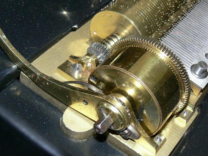 Used *RARE* ANTIQUE MUSIC BOX by Nicole Freres GENEVE w/ Dove Strikers  Circa 1875