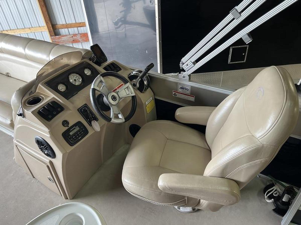 Used 2013 Crest V210