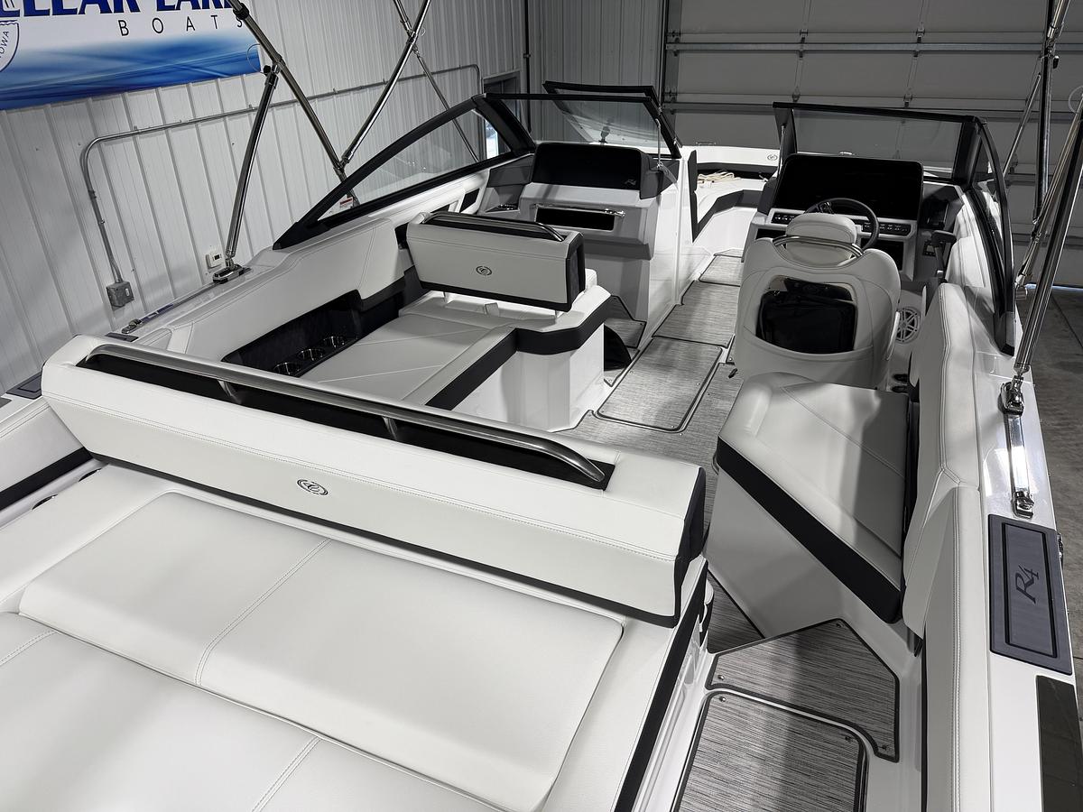 2027 Cobalt Boats R4