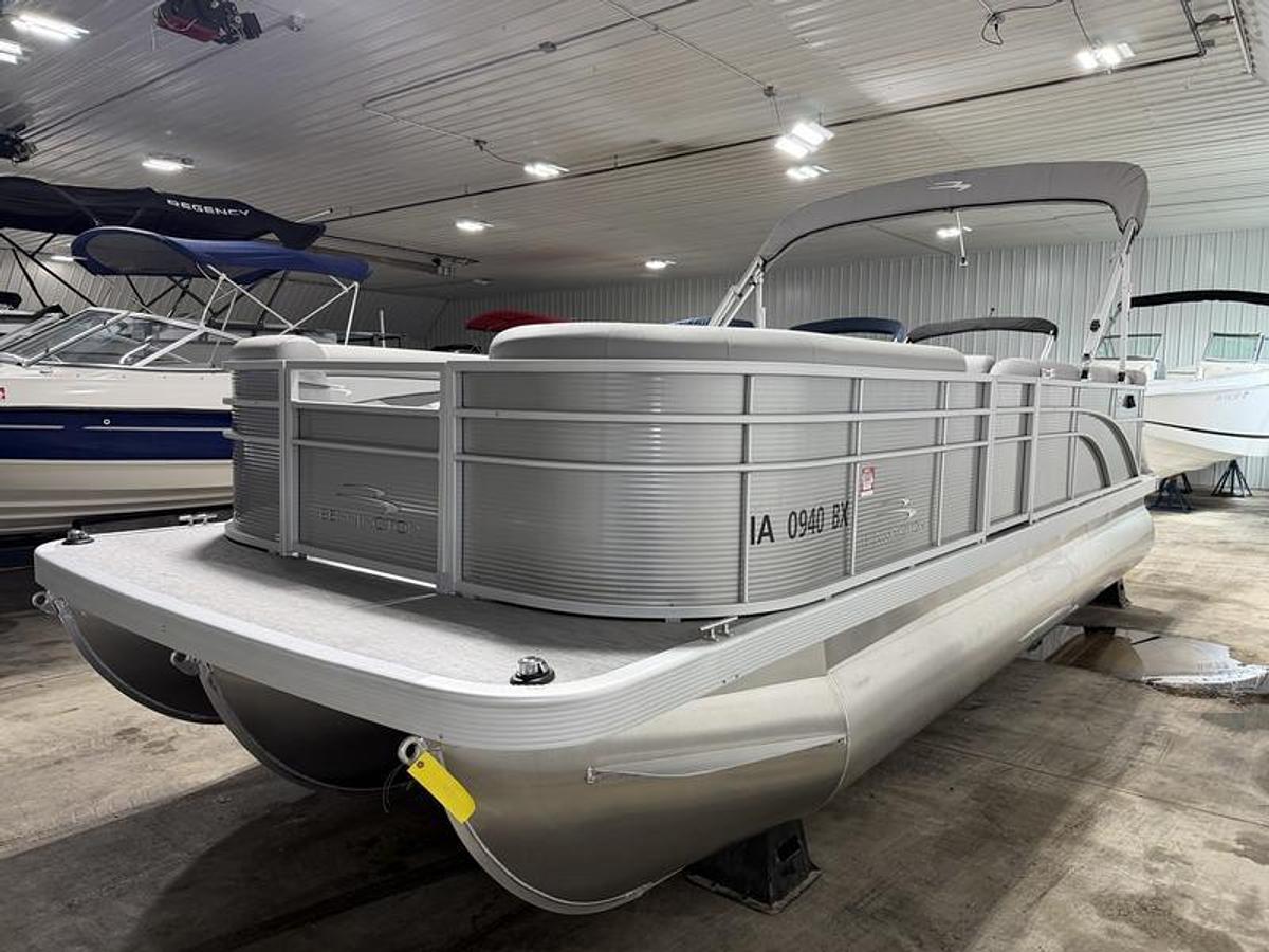 Used 2023 Bennington 22 SL