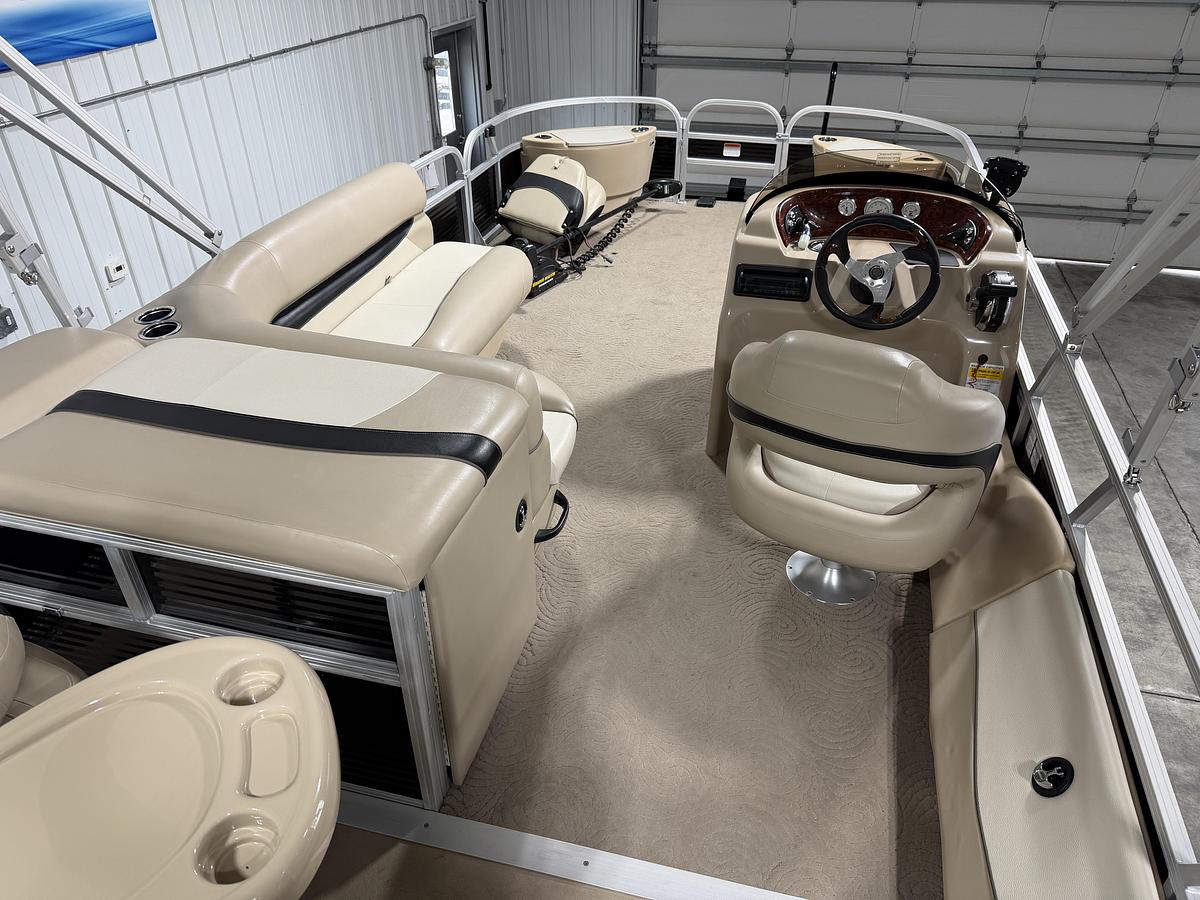 Used 2013 Tracker Fishin' Barge 22 DLX
