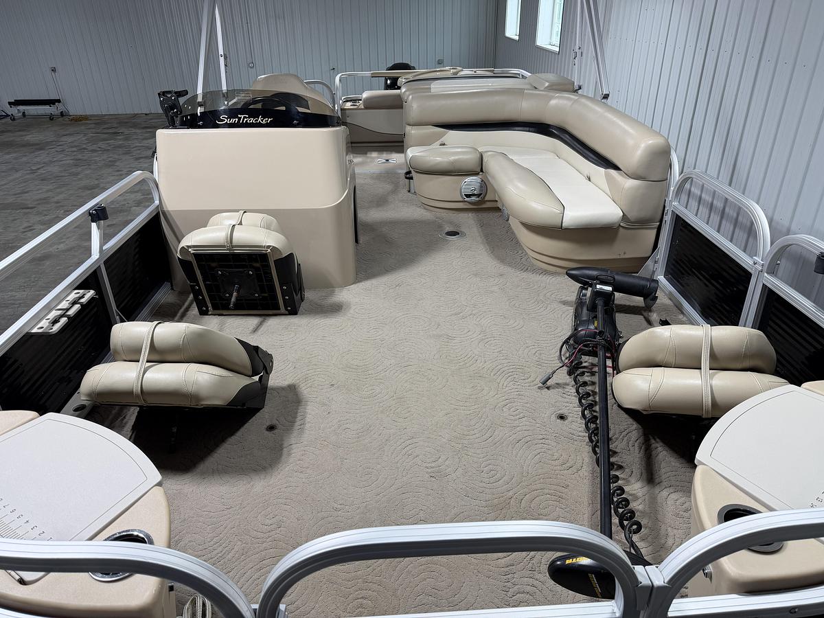 Used 2013 Tracker Fishin' Barge 22 DLX