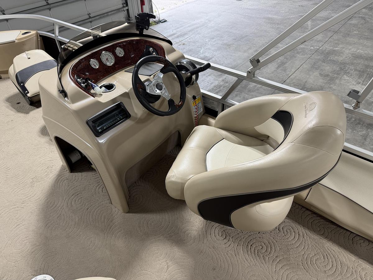 Used 2013 Tracker Fishin' Barge 22 DLX