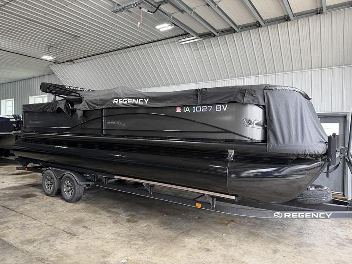 Used 2021 Tracker® Boats REGENCY 250 DL
