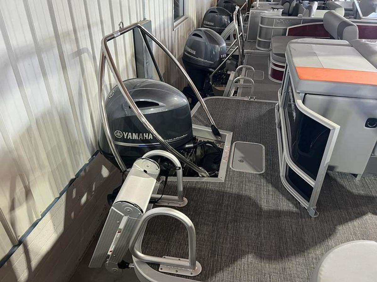 2025 Bennington 22 S CRUISE