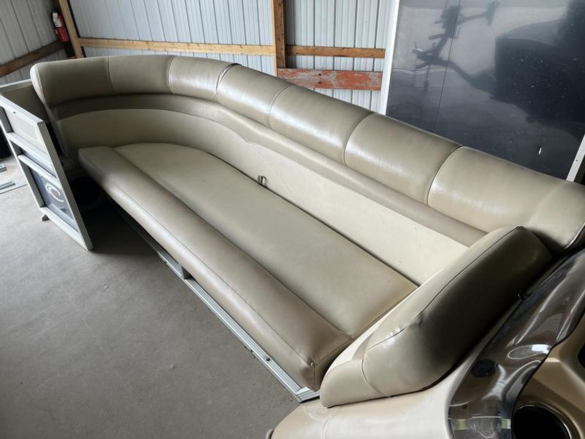 Used 2013 Crest V210