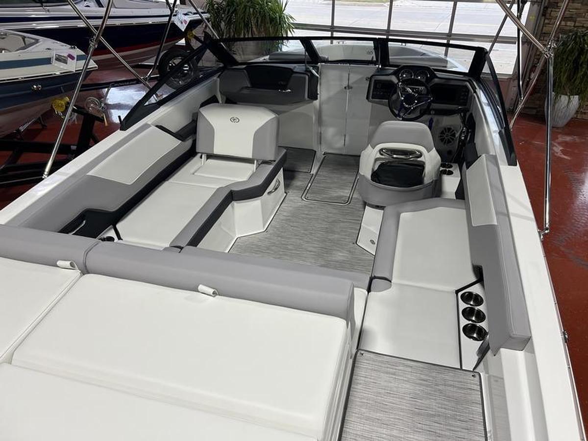 2025 Cobalt Boats CS23