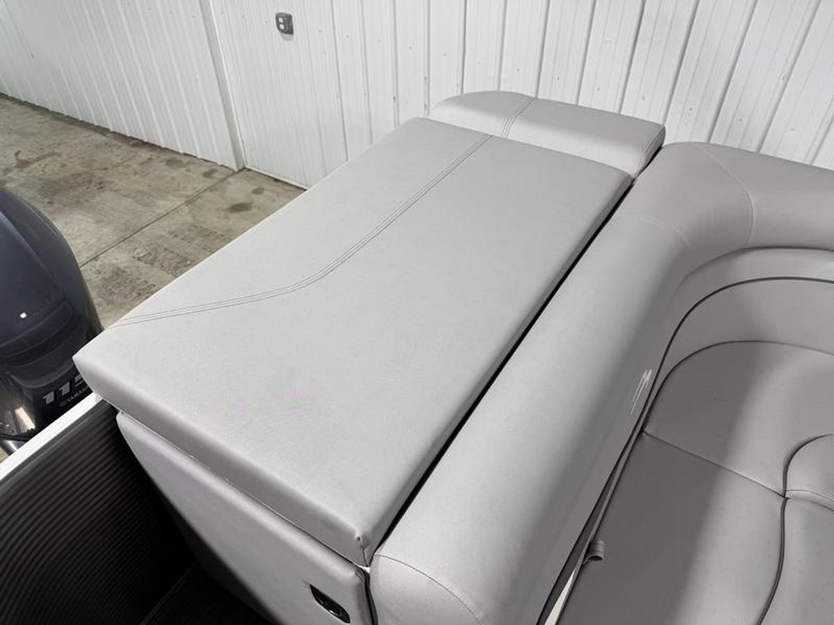 Used 2023 Bennington 22 SL
