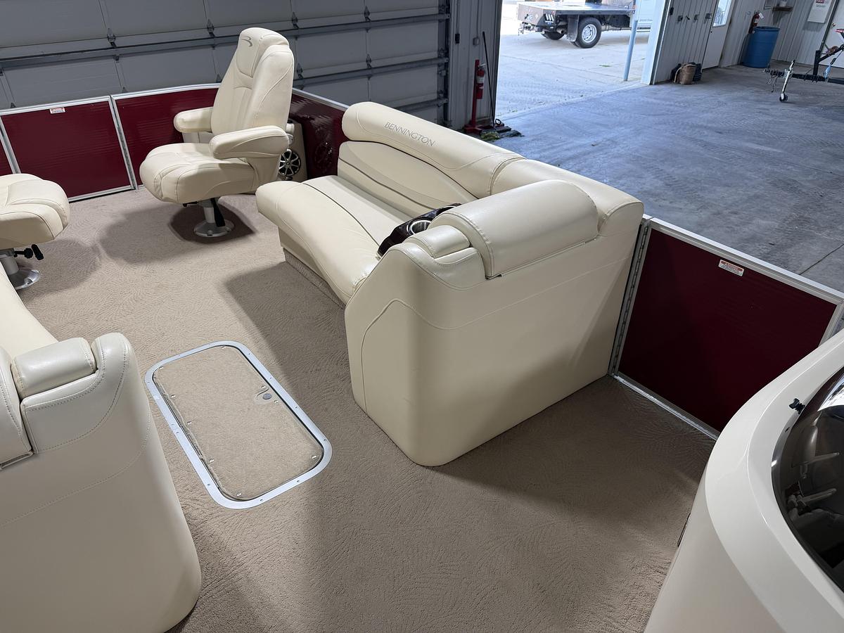 Used 2011 Bennington 2574 RFSI