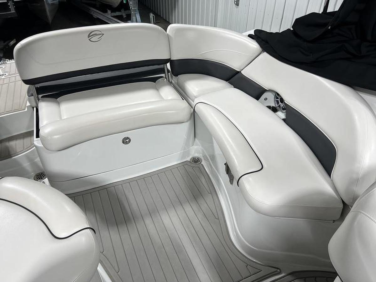 Used 2017 Crownline E4