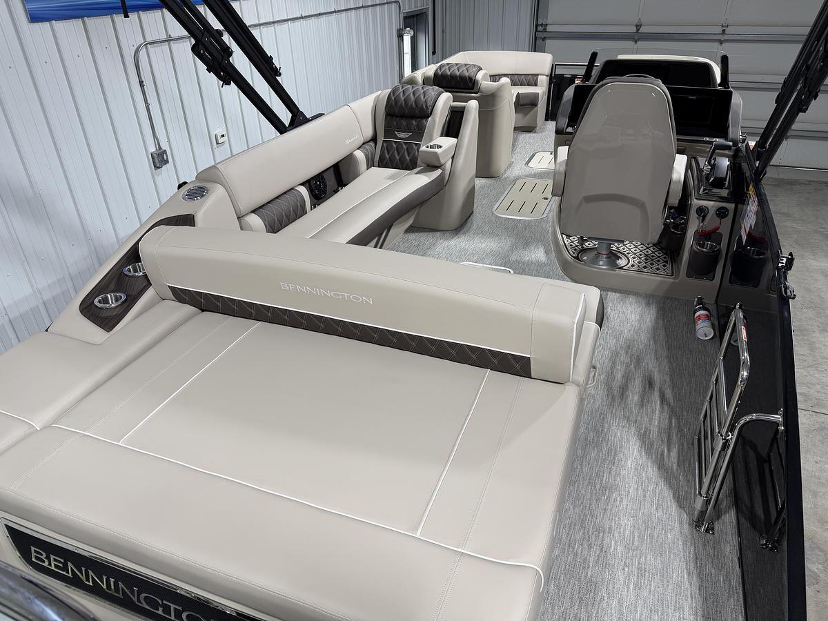 2027 Bennington 23 RXSB