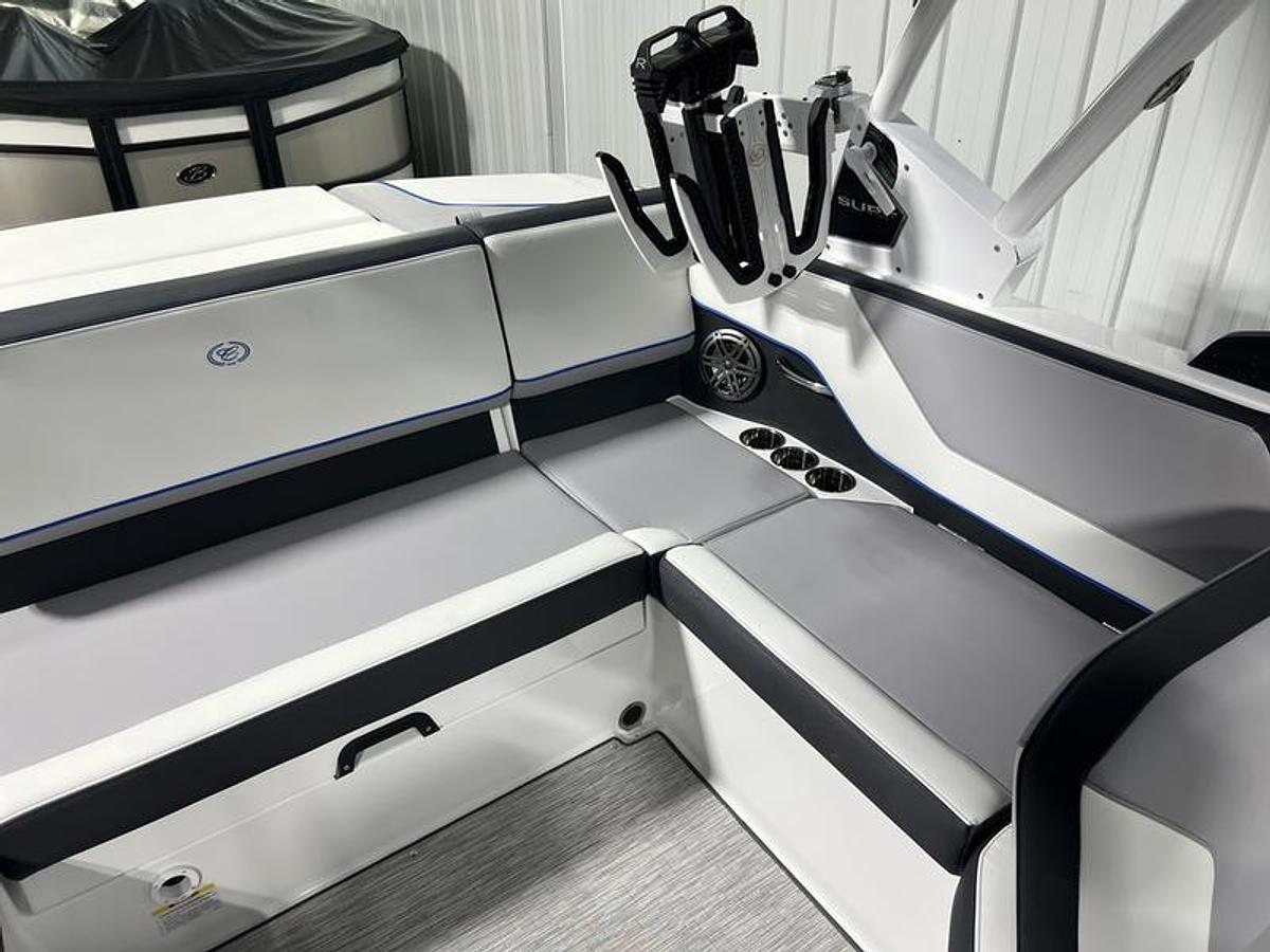 2025 Cobalt Boats CS23 Surf