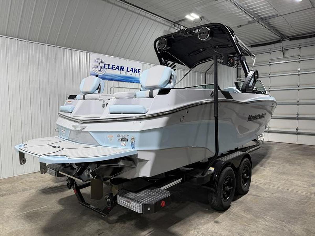Used 2023 MasterCraft XT24