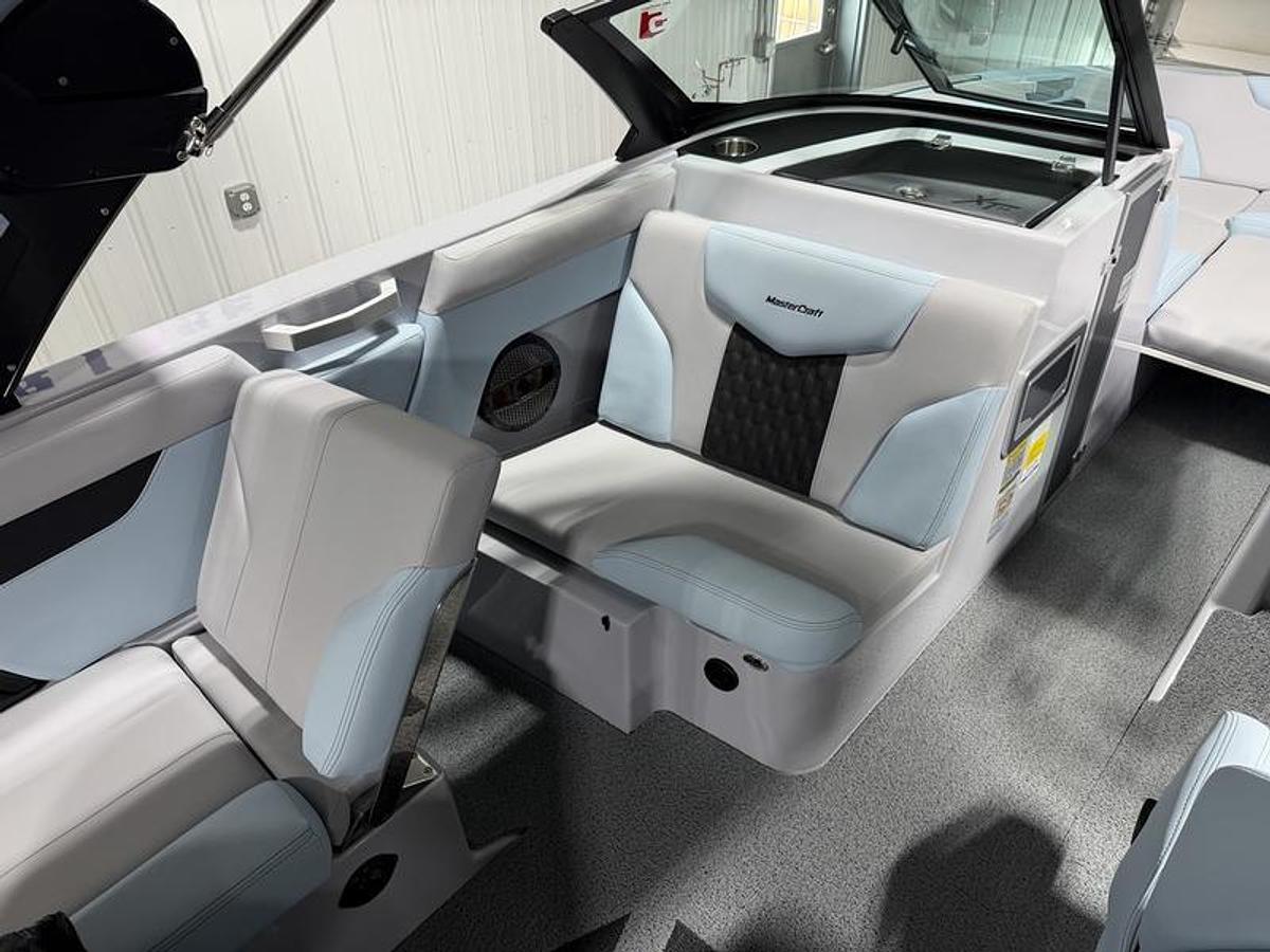 Used 2023 MasterCraft XT24