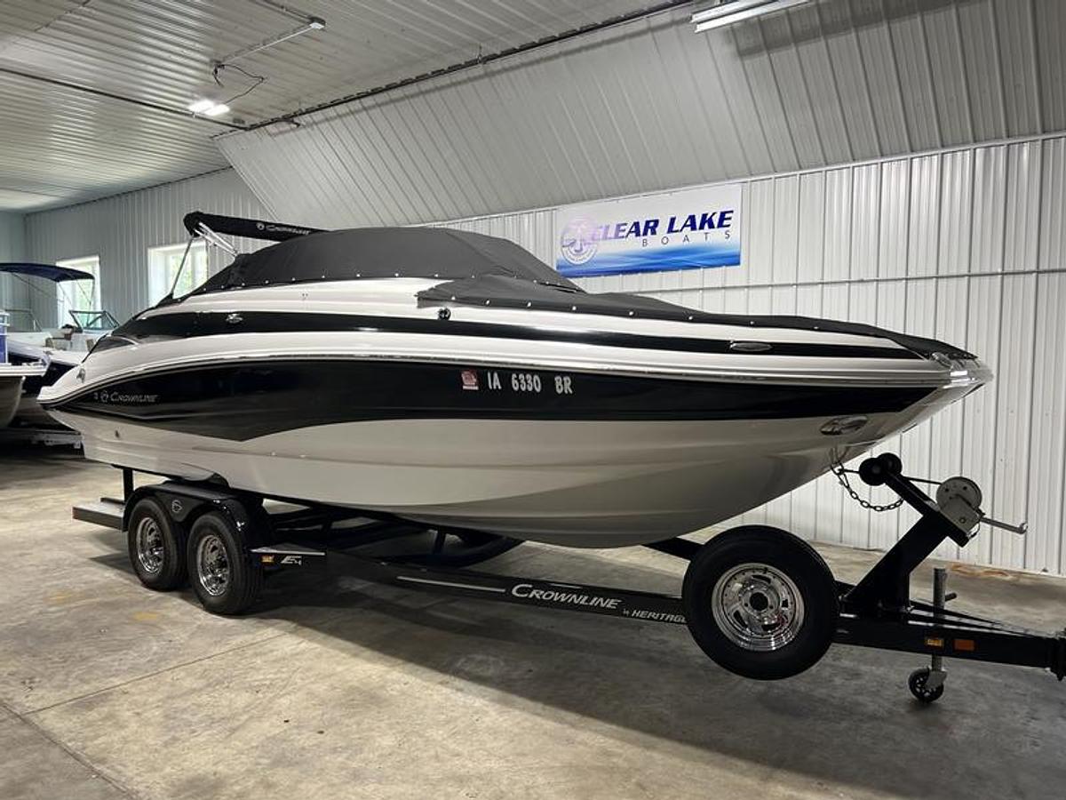 Used 2017 Crownline E4