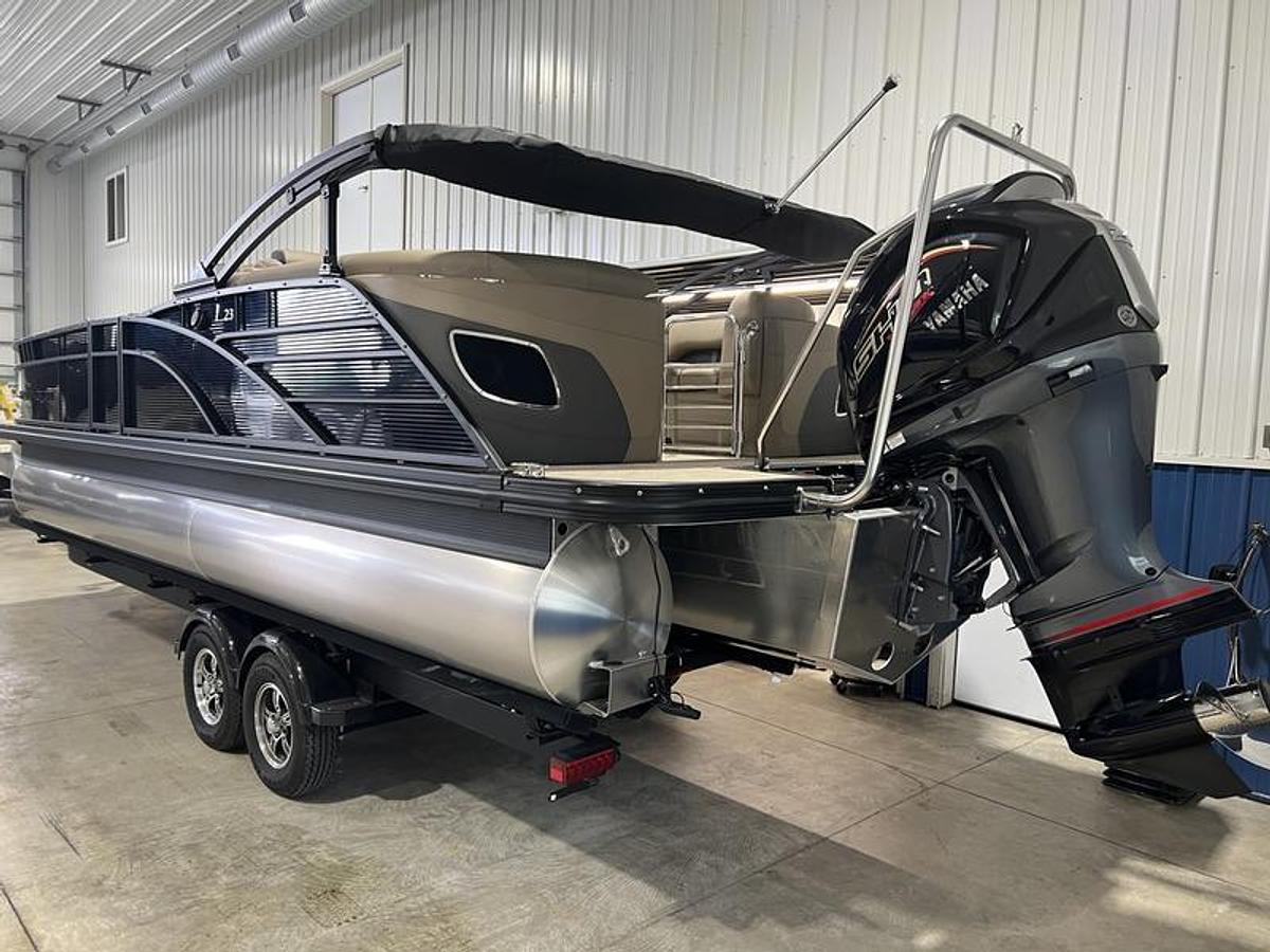 Used 2024 Bennington 23 LTFB