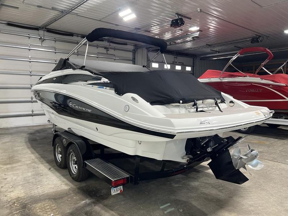 Used 2017 Crownline E4