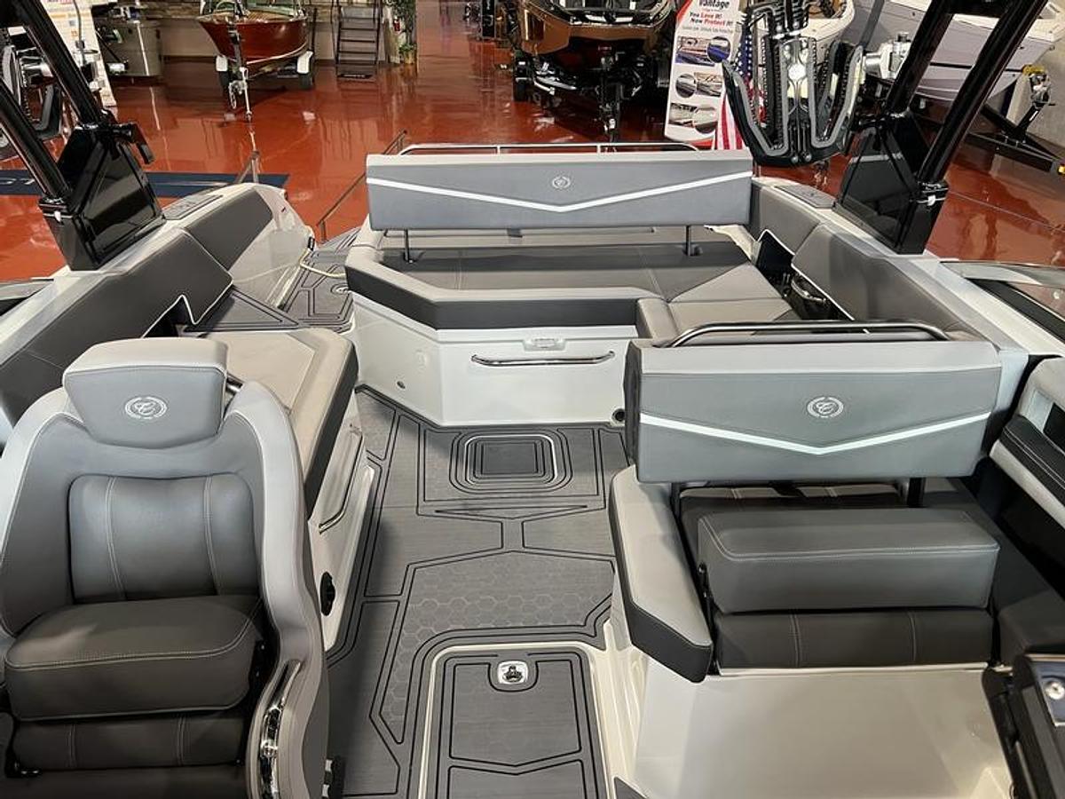Used 2024 Cobalt Boats R6 Surf
