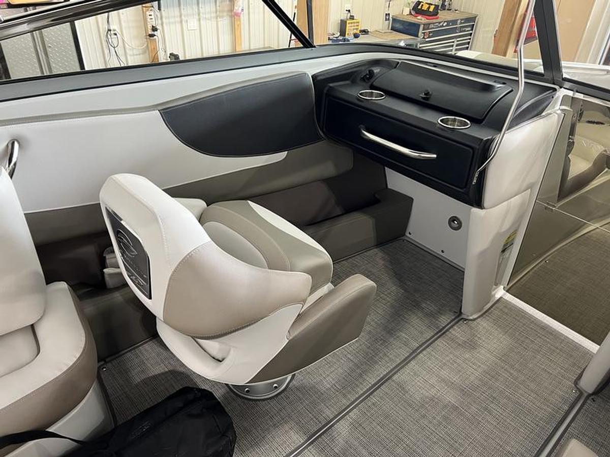 2024 Crownline 240 SS
