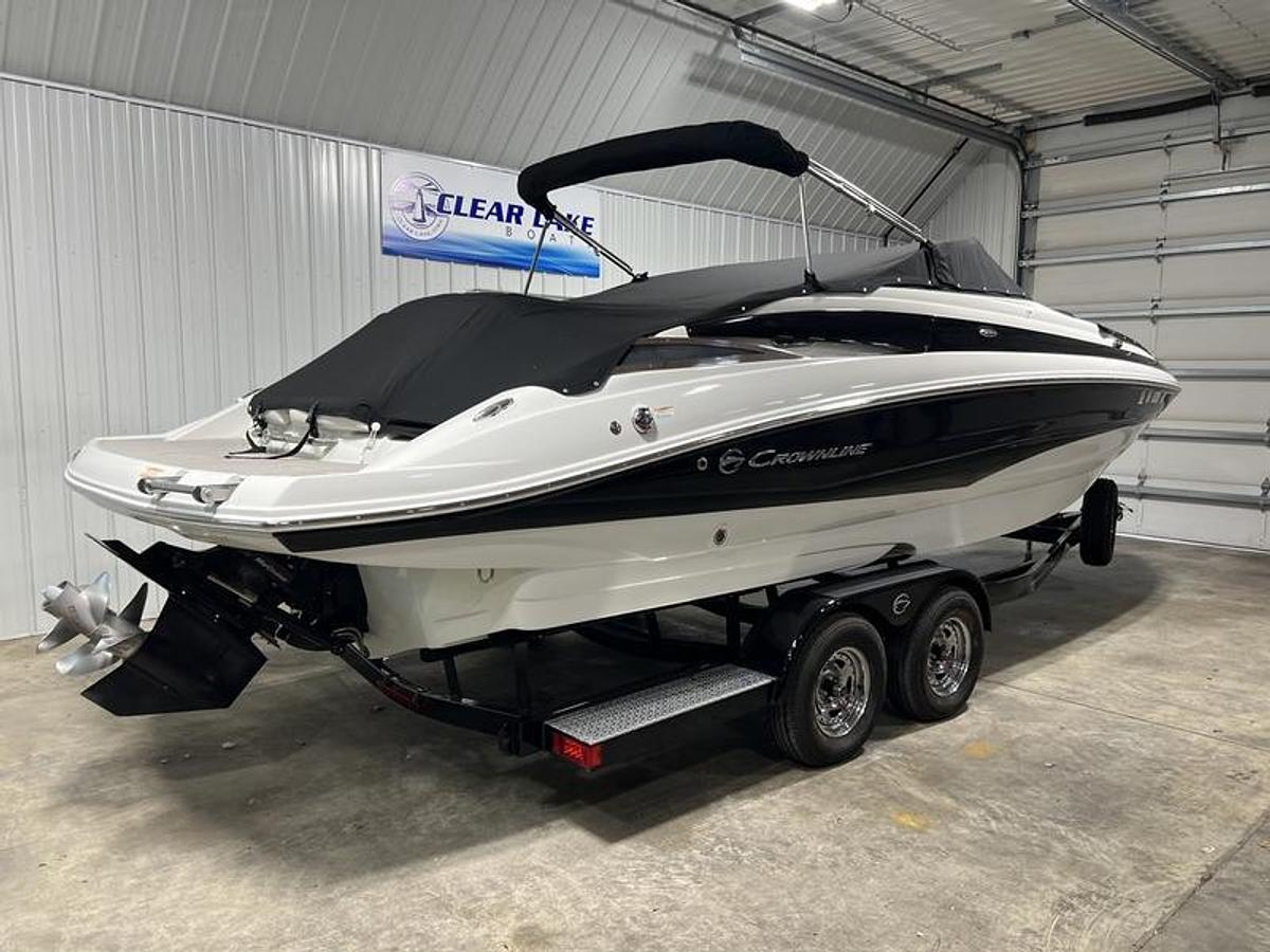 Used 2017 Crownline E4