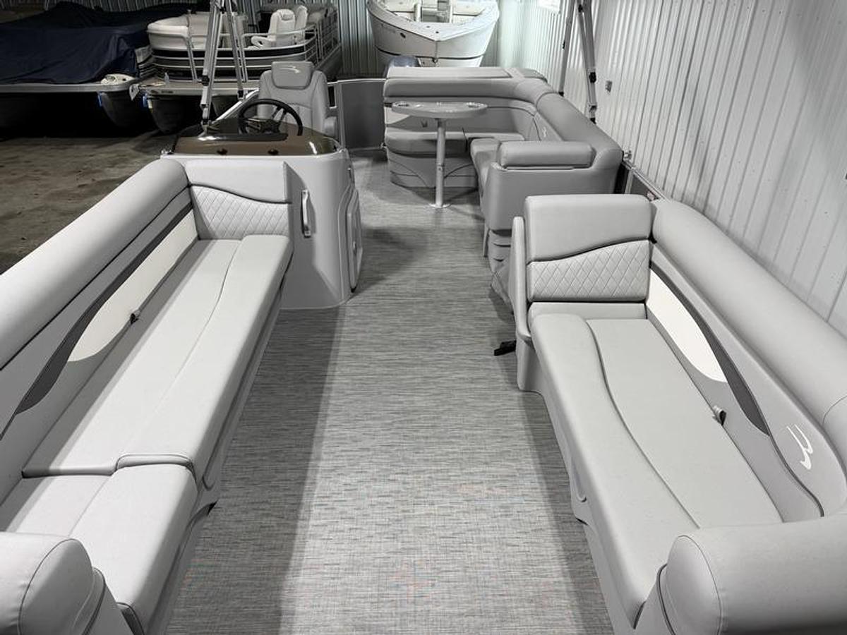 Used 2023 Bennington 22 SL