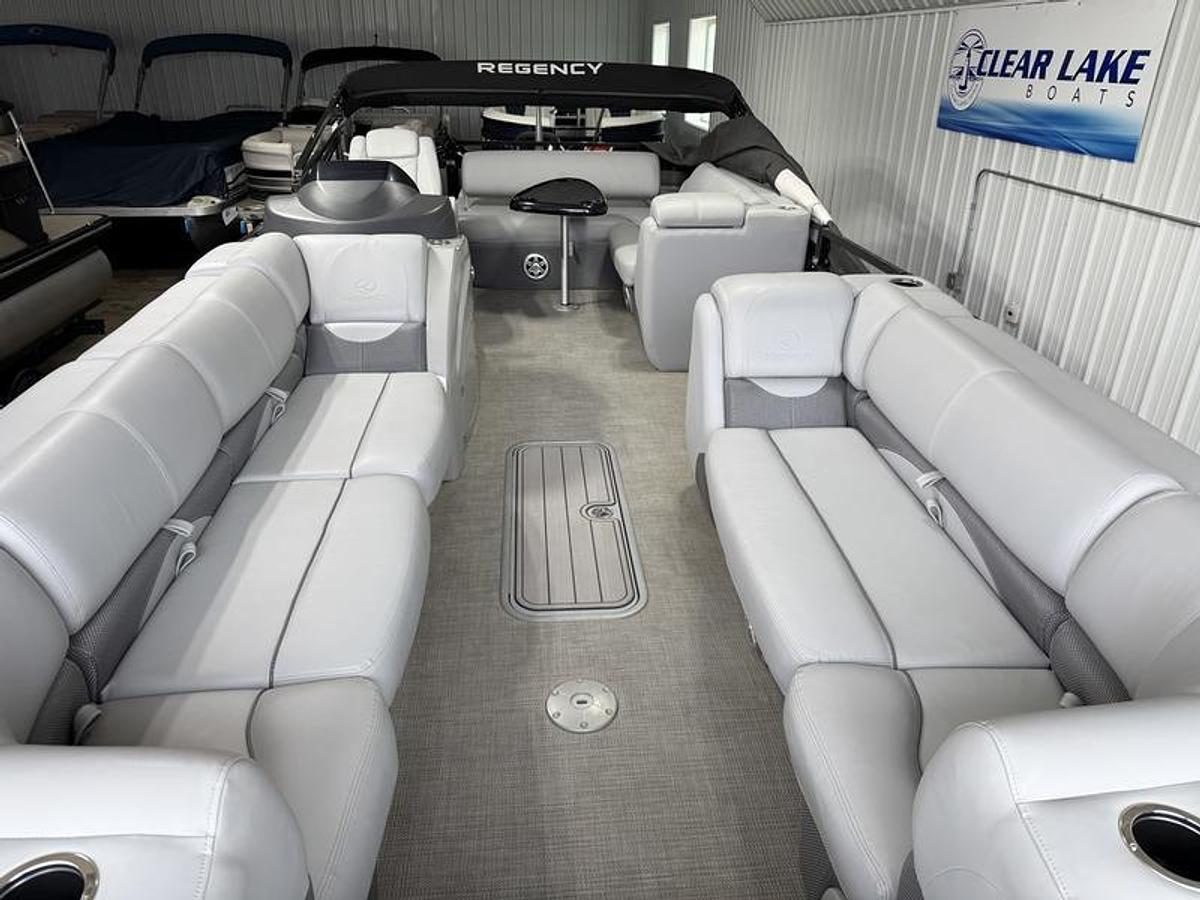 Used 2021 Tracker® Boats REGENCY 250 DL