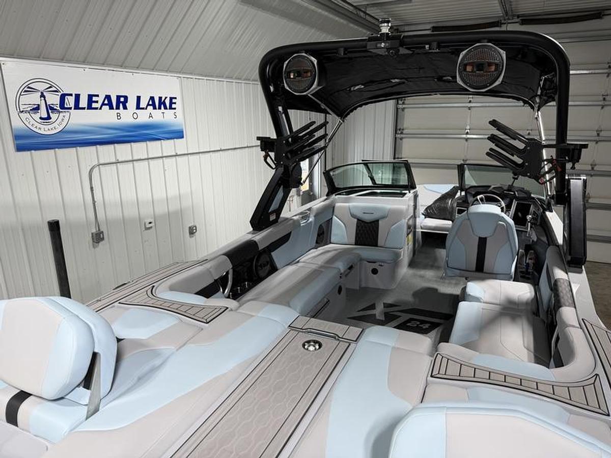 Used 2023 MasterCraft XT24