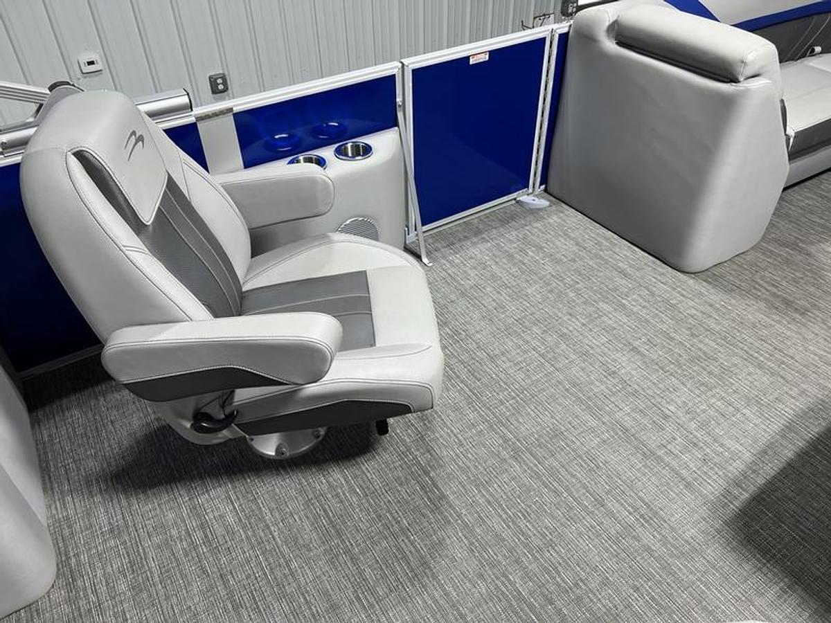 Used 2024 Bennington 23 SXSR