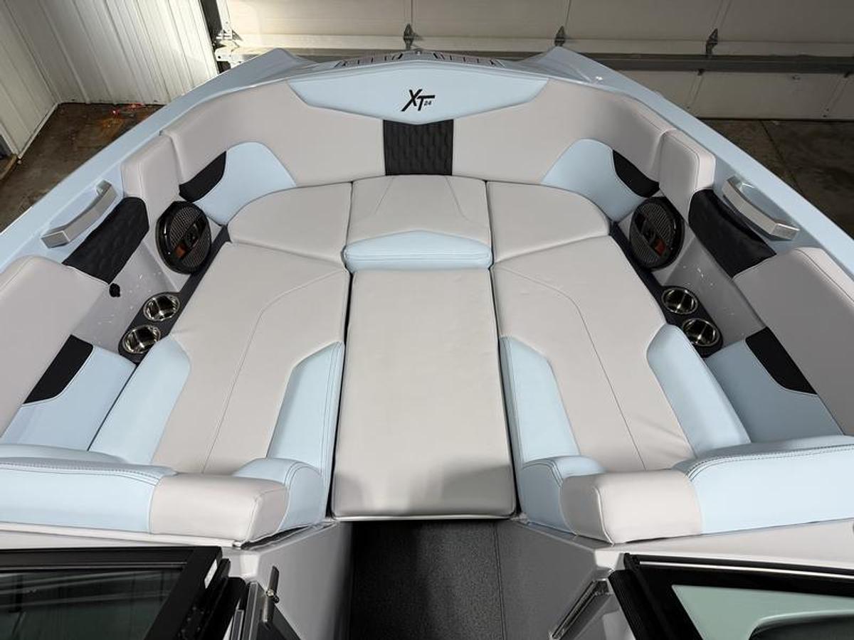 Used 2023 MasterCraft XT24